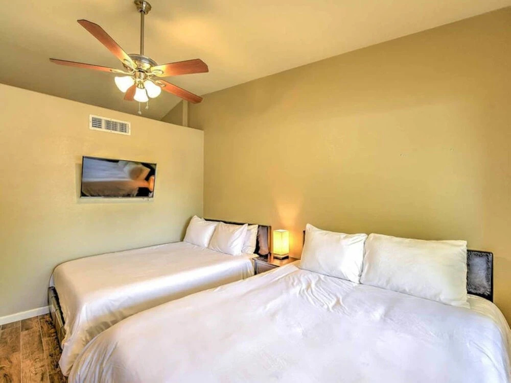 SLS Paradise - Resort Yard with FREE Heated Pool, Spa, Boccie & More.