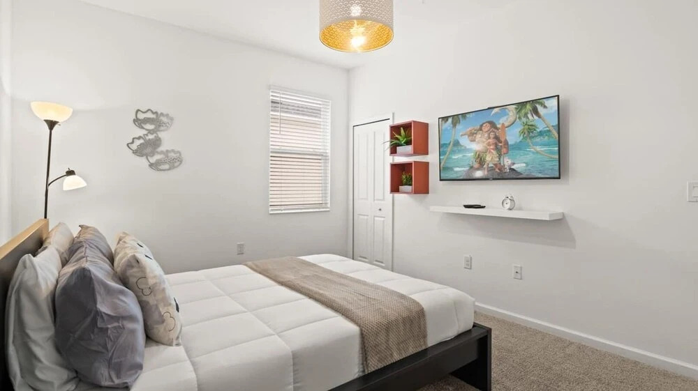 Stylish 3BR Condo Championsgate w Water Park