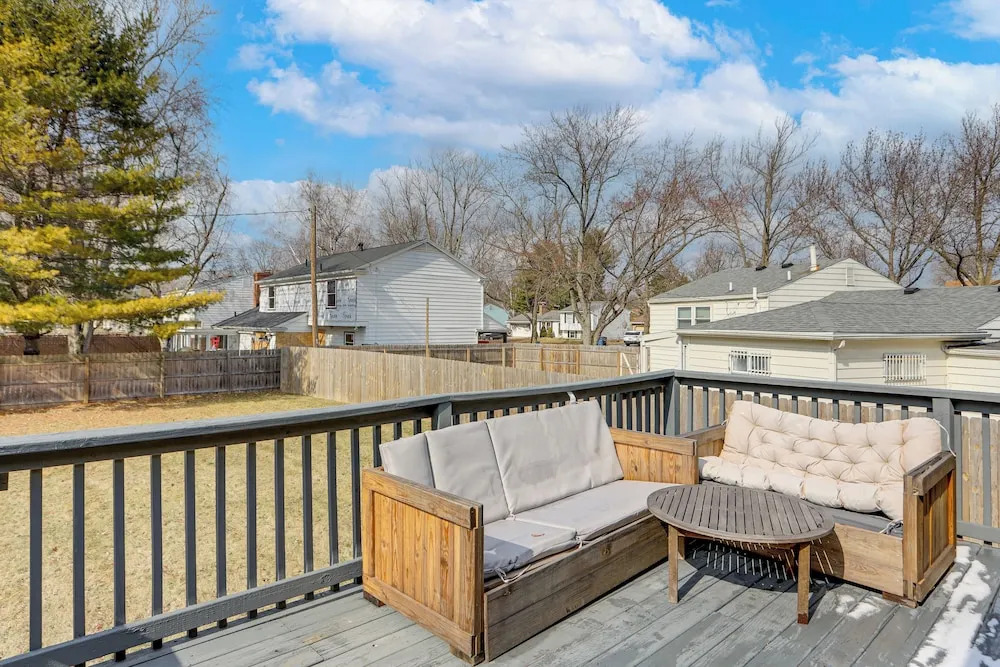 6 Mi to Dtwn Toledo! Family-friendly Haven w/ Deck