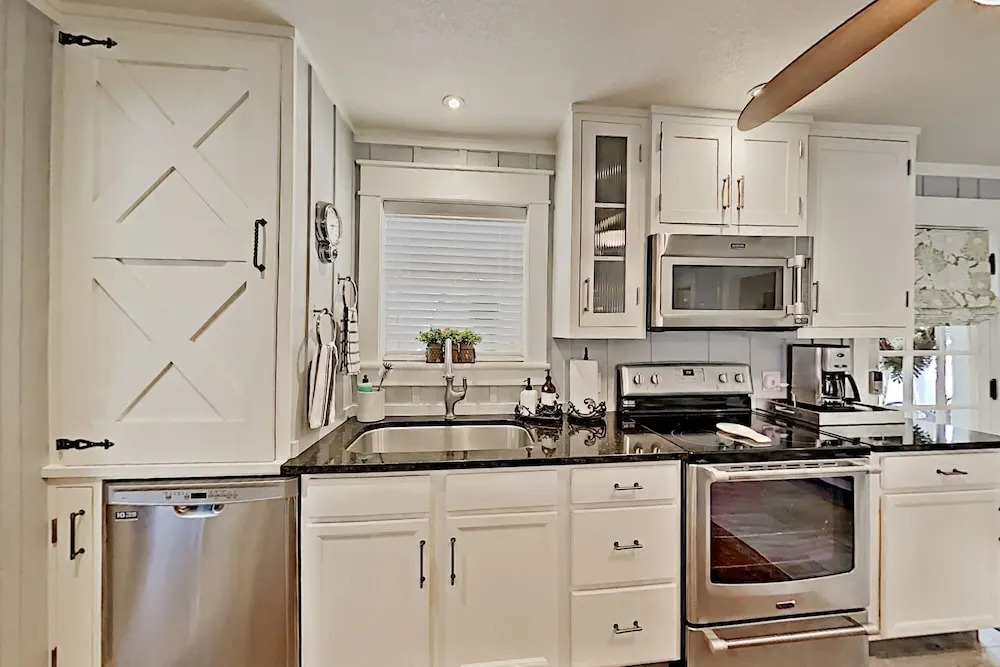 Charming W/ Chic Decor -- Walk To Downtown 3 Bedroom Home