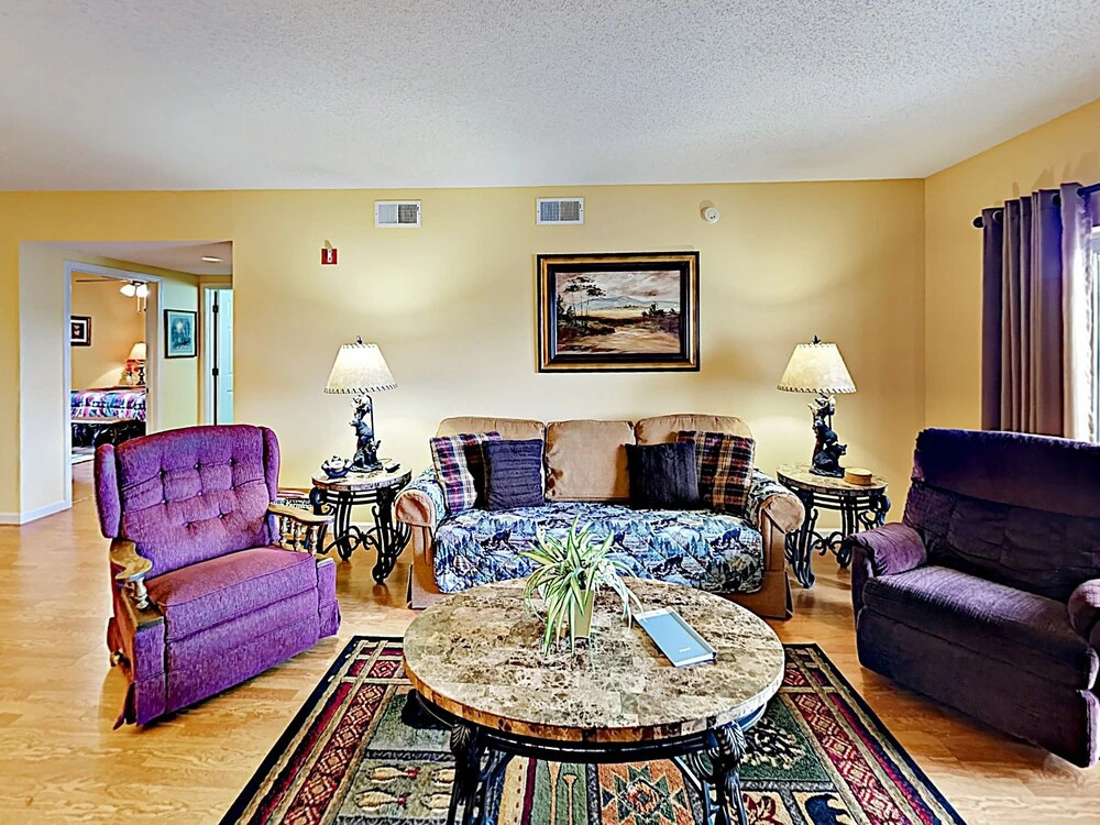 New Listing! Updated W/ Pools & Hot Tub 2 Bedroom Condo