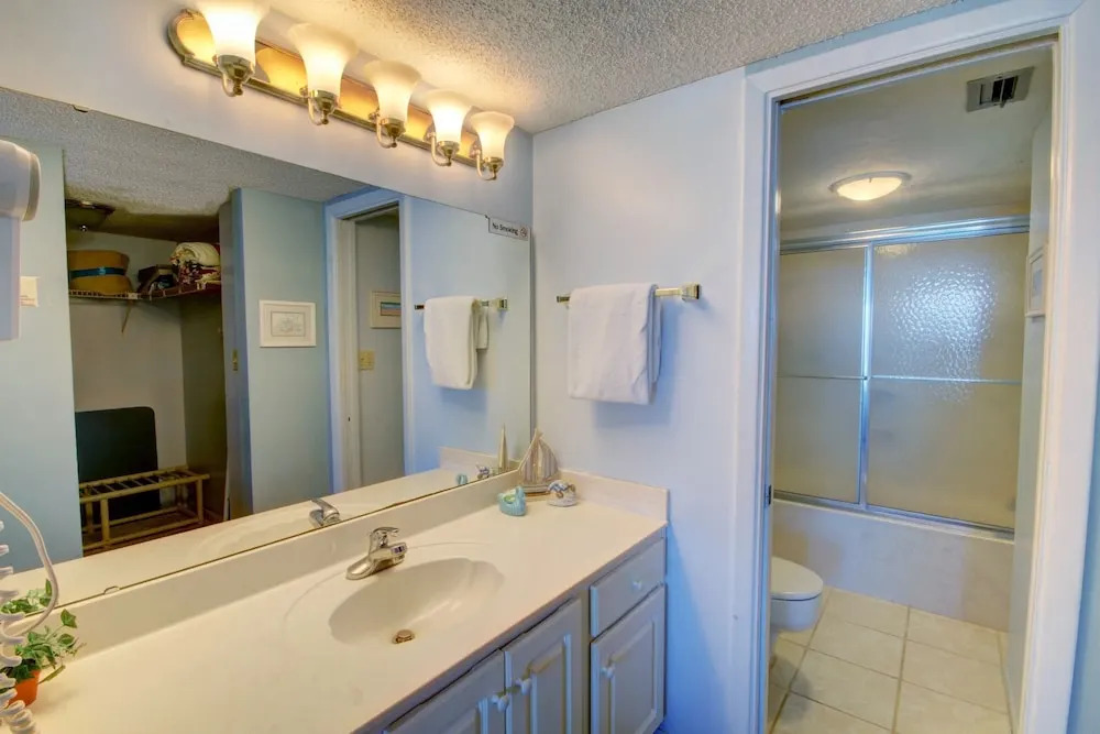 446 El Matador 2 Bedroom Condo by RedAwning