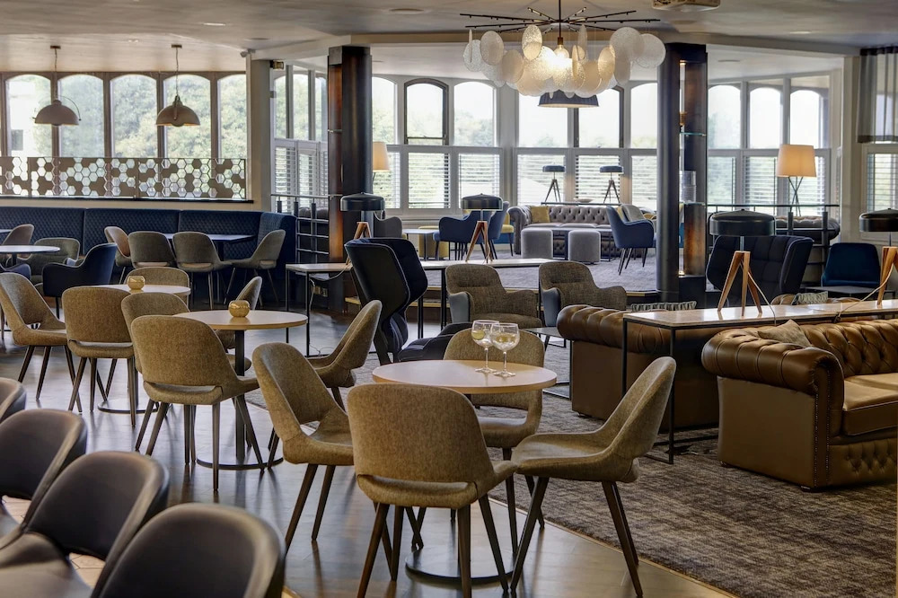 Blunsdon House Hotel