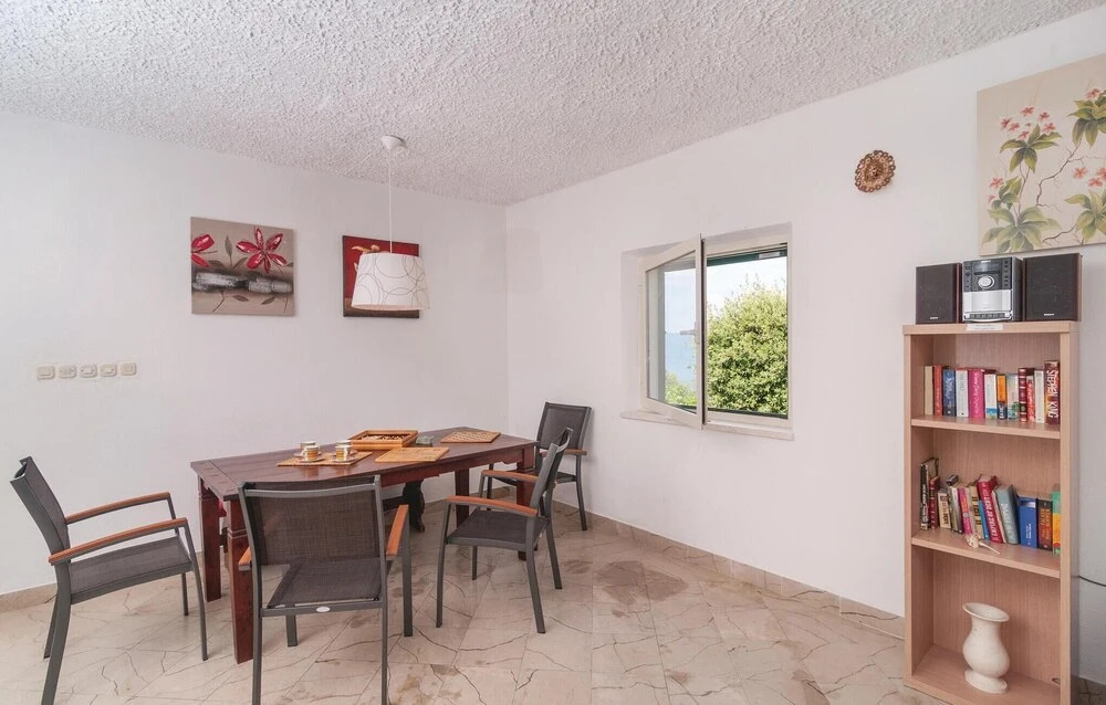 Amazing Home in Praznica With 4 Bedrooms, Wifi and Outdoor Swimming Pool