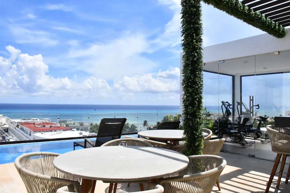 Luxury Apartment on 5th Av -One Paralia