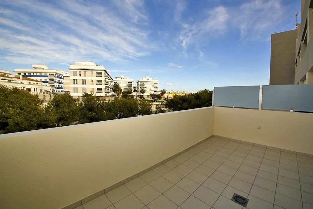 Pepper Street Apartment