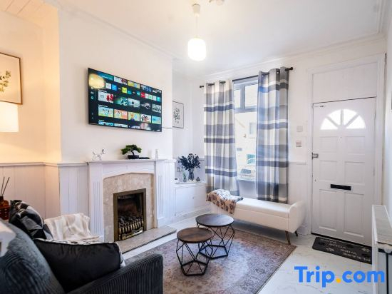 Stylish 2BDR 10m to city centre Free parking