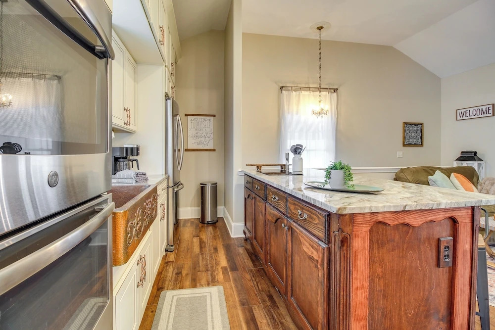 Cozy Savannah Vacation Rental w/ Fenced Courtyard!