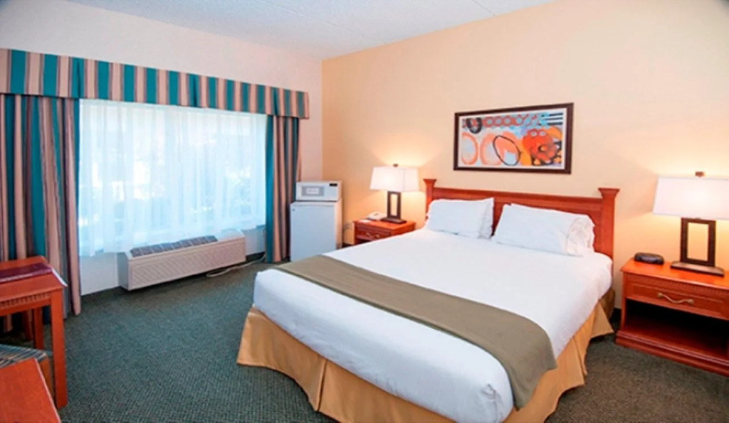 Holiday Inn Express Hotel & Suites Findley Lake