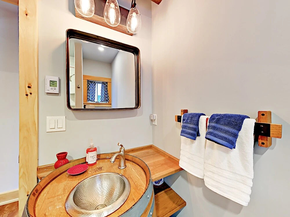 Newly Renovated 3br In Boothbay Harbor 3 Bedroom Apts