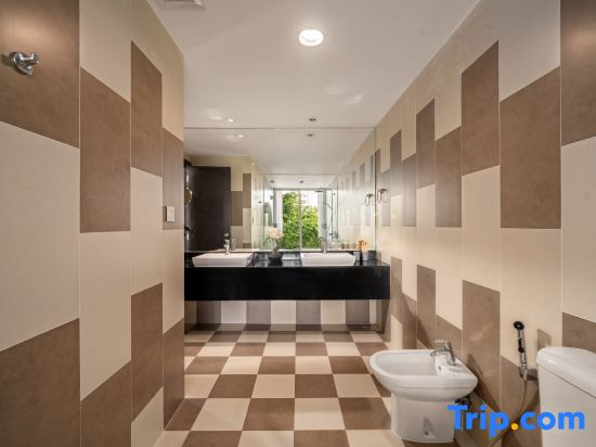 Luxury 4BR Villa Da Nang, 100m to Beach, Private Pool, Perfect for Group