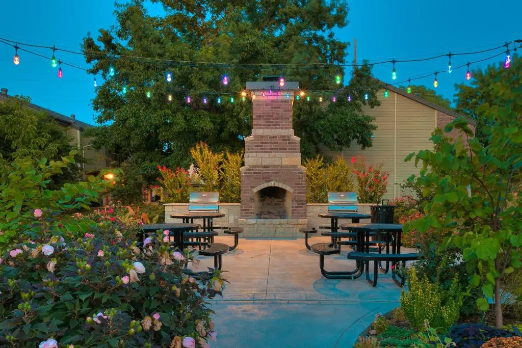 OU Boomer, Pool & Gym, BBQ, Netflix, 100mb Internet, Washer & Dryer