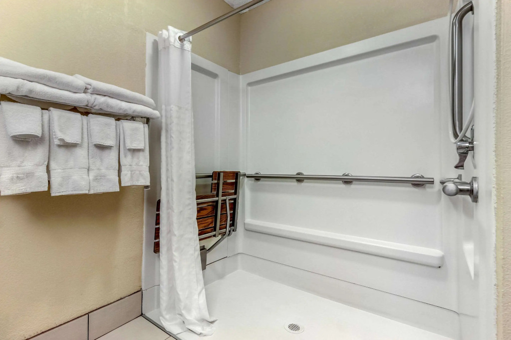 Comfort Inn & Suites Hays I-70