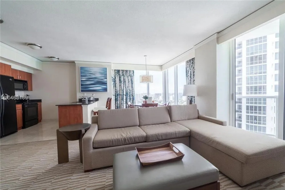 Fabulous Waterfront 2BR 2BA Trump Tower Apartment 6 Guests