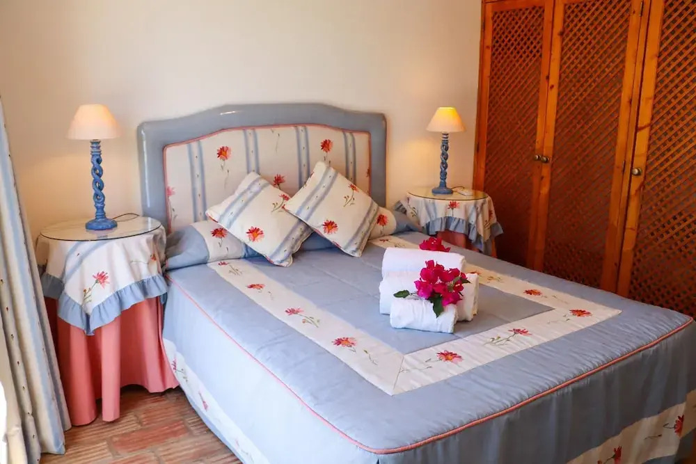 Idyllic Farm House with huge Garden for 14PAX