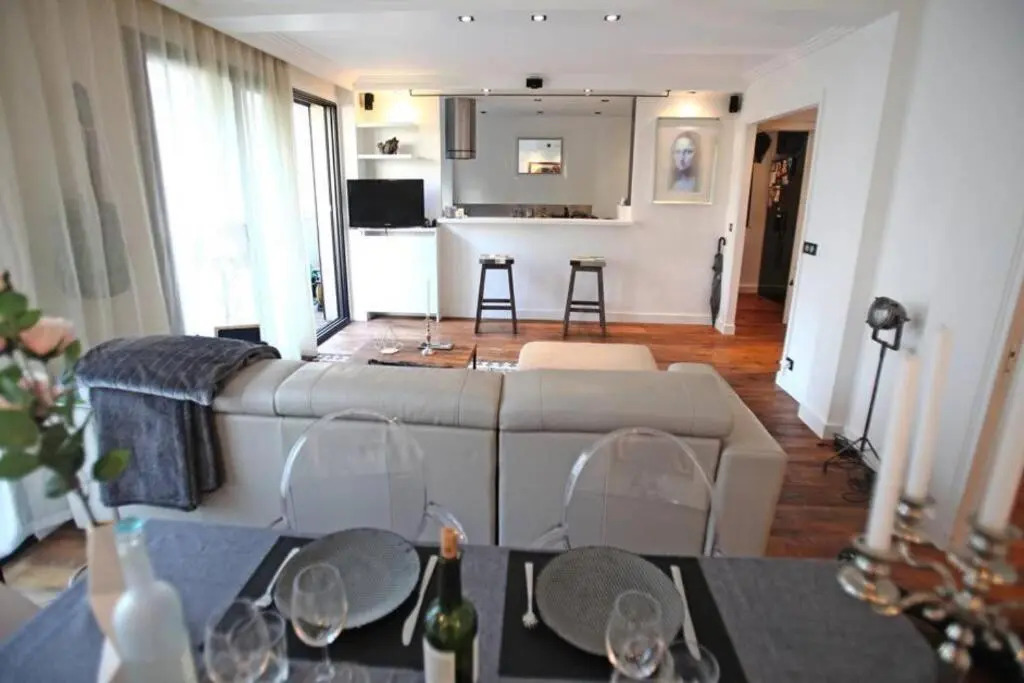 George Apartment in Neuilly