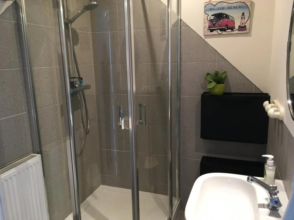 family stay Ostend 300m from beach free public Parking
