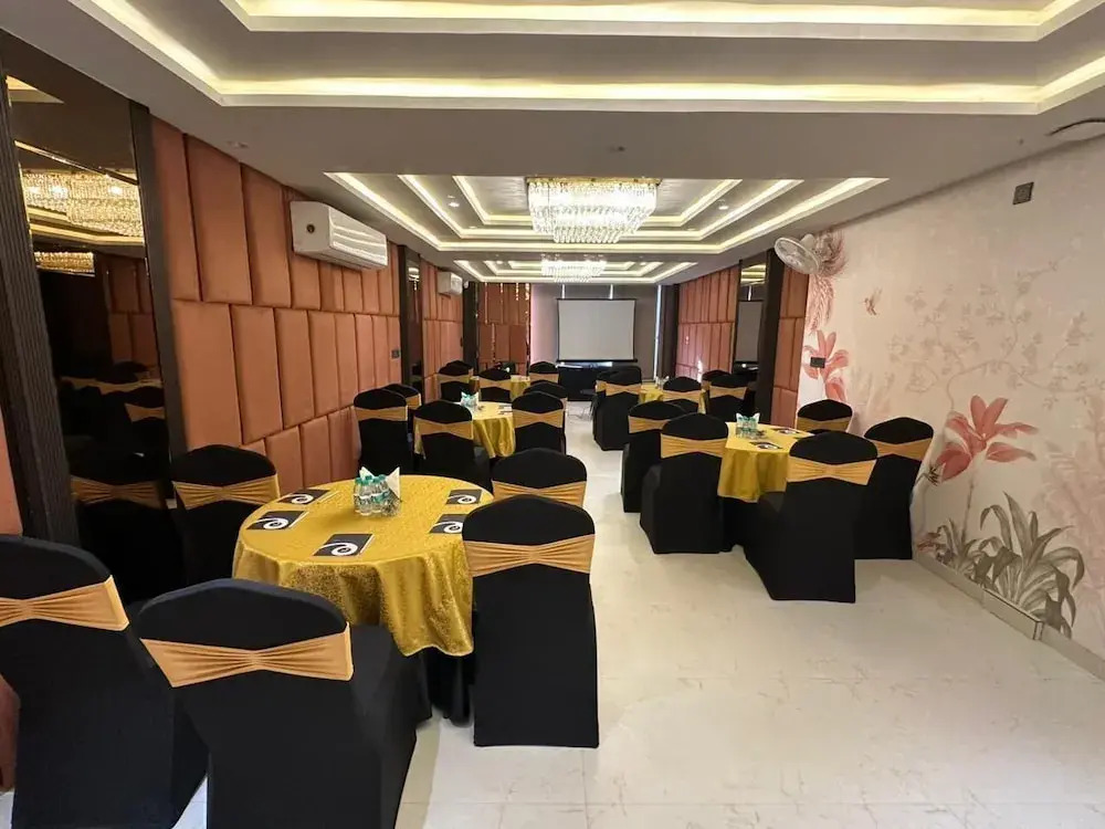 Zip by Spree Hotels R Group Kota - Near Coaching Hub & Oxy Park