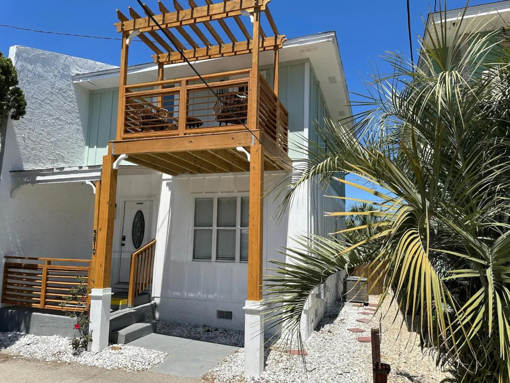 5810 Beach Drive Unit B