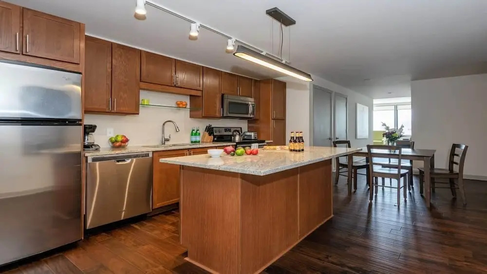 18th FL Stylish CozySuites w/ roof pool, gym #2