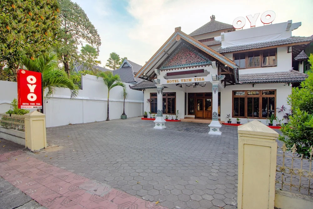Oyo 1602 Trim Tiga Hotel