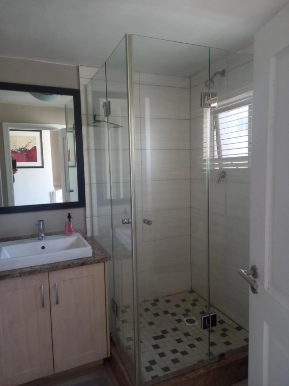 Mount Royal 31 - Large 1 bed with balcony