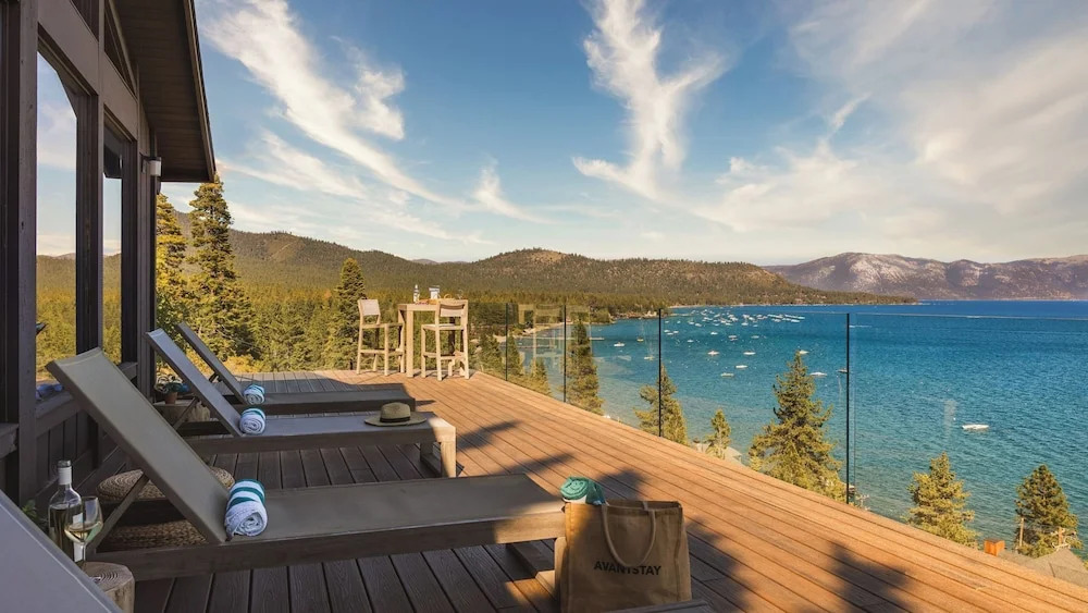 Lakeview by Avantstay Private Waterfront Cabin on Lake Tahoe w/ Hot Tub & Views