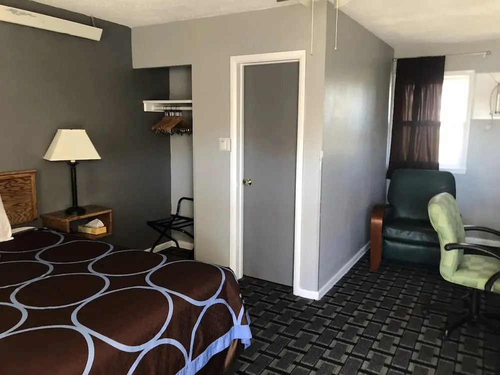 Hawkeye Motel
