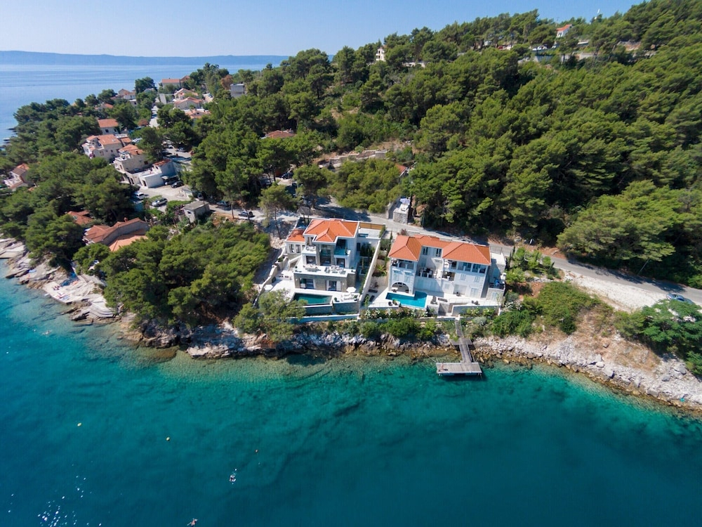 Luxury Villa Silent with Infinity Pool