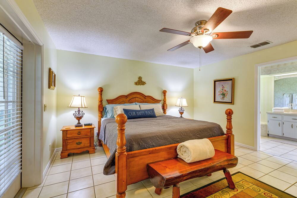 Waterfront Deck & Private Dock! Rainbow River Home