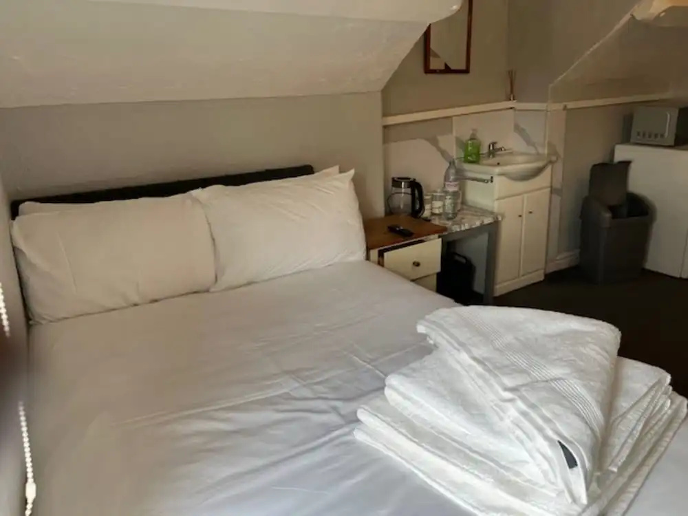 Woodville Lodge Leeds City Centre by OYO