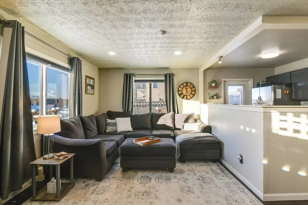 Updated Townhome: Near Airport & Shopping!