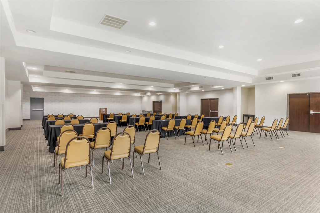 Best Western Plus Fort Worth Forest Hill Inn & Suites