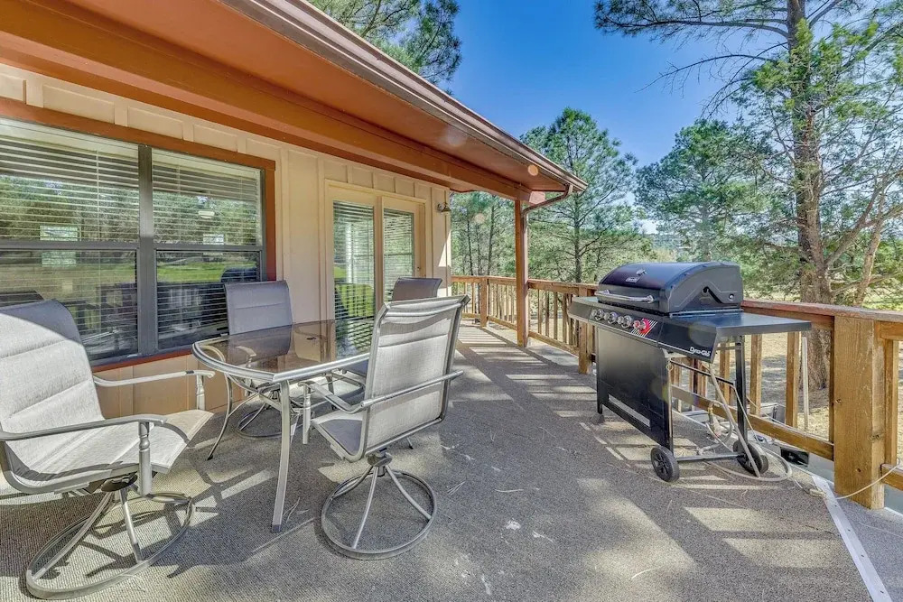 Ruidoso Cabin w/ Hot Tub ~ 2 Mi to Grindstone Lake