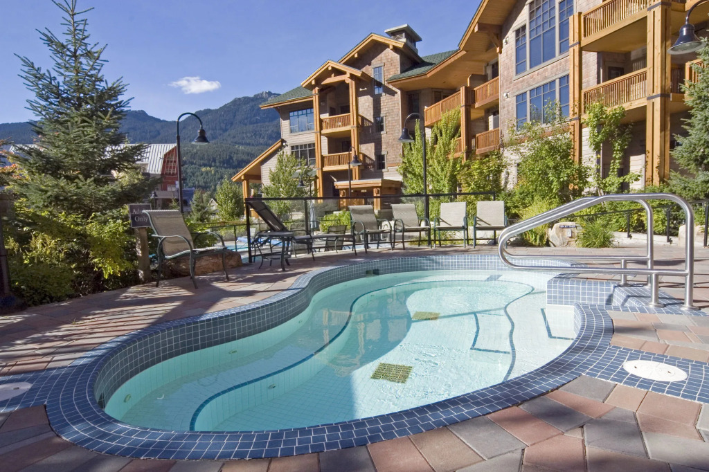 First Tracks Lodge, by Lodging Ovations