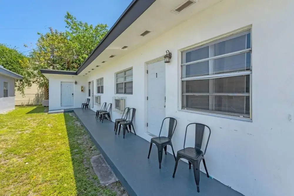 Relaxed Vibe Near Beach Parking Fast Wi-fi