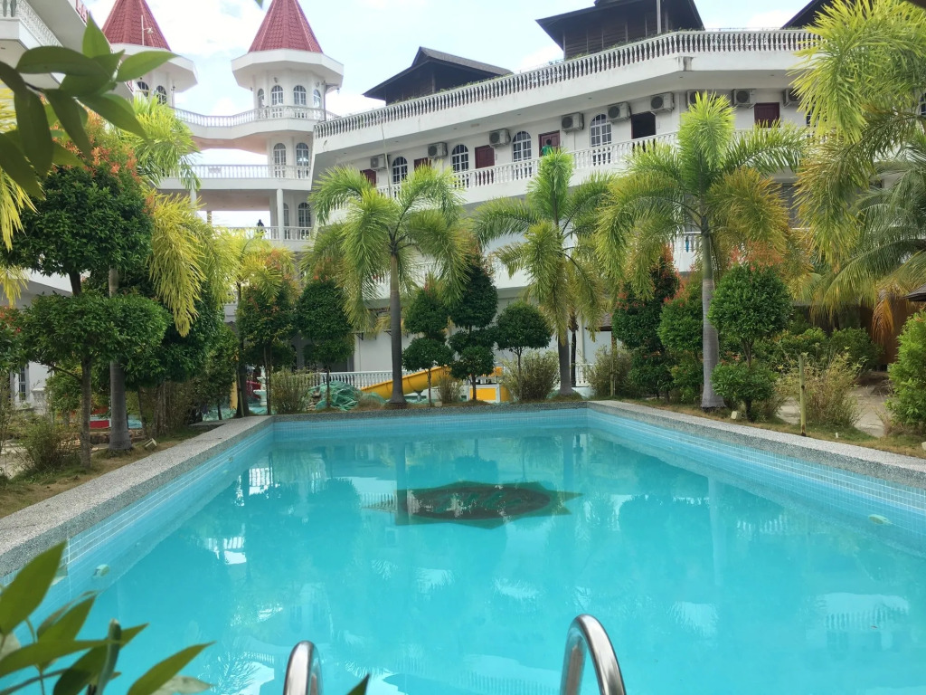 Landcons Hotel & Resort