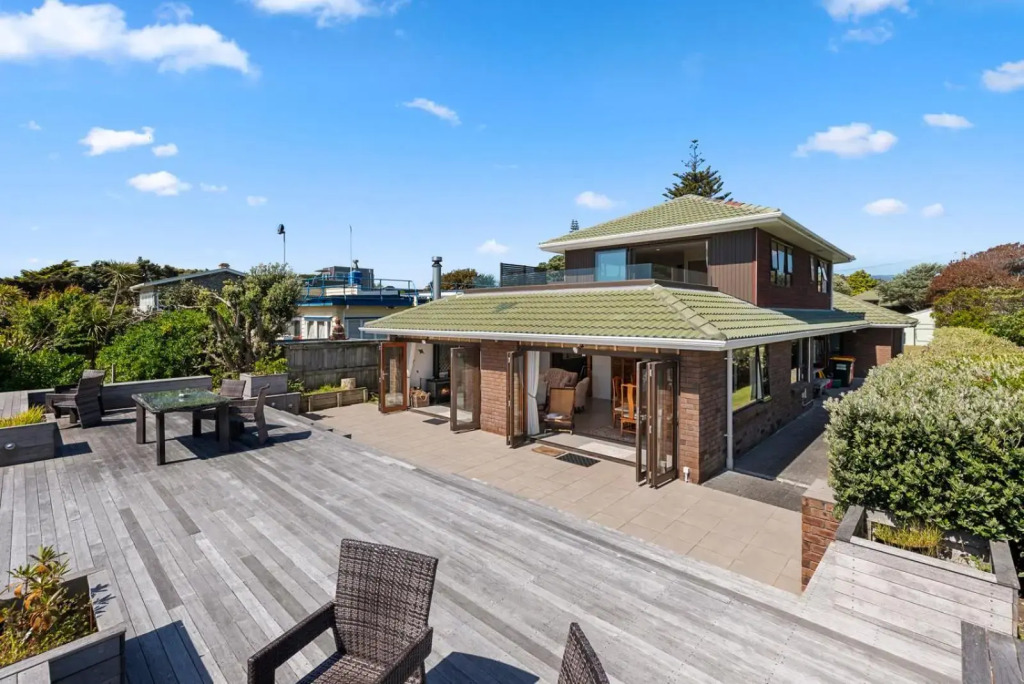 Island View Beach House - Paraparaumu Beach Home