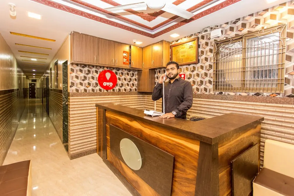 OYO 7062 Amana Suites