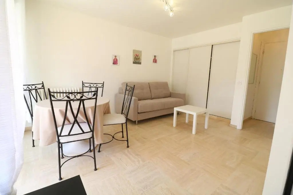 Studio with Balcony, Palais Royal, 1 Min Croisette, 8 Mins From the Palais 108