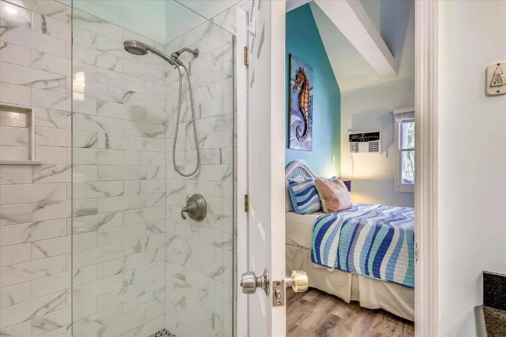 Ibis by Avantstay Close to Duval Street w/ Shared Pool Month Long Stays Only