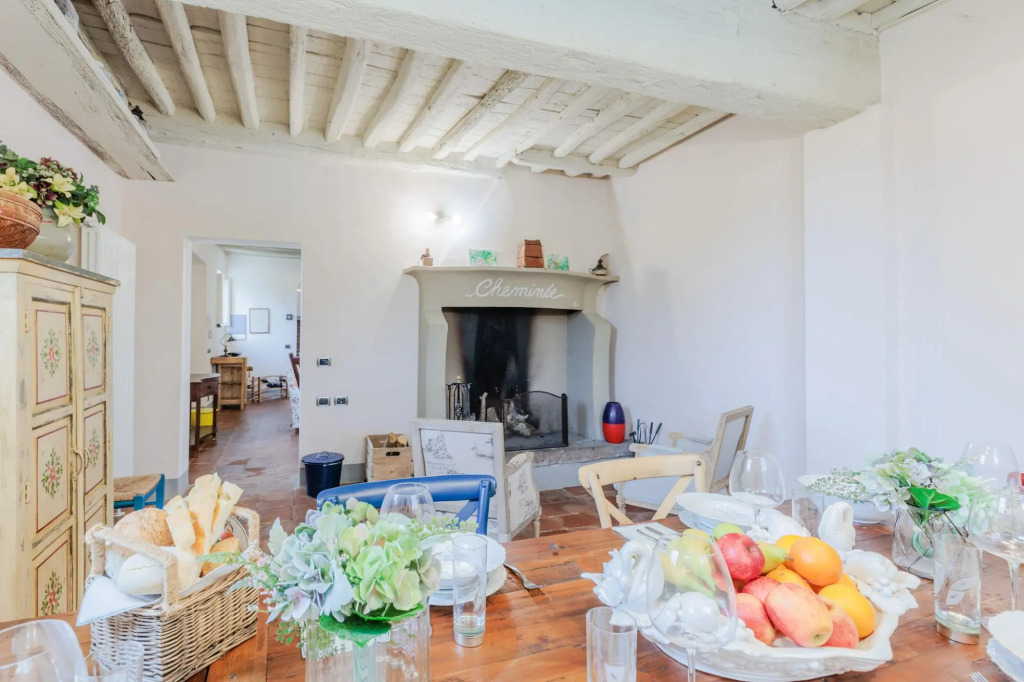 Badia Farmhouse in Badia Cantignano