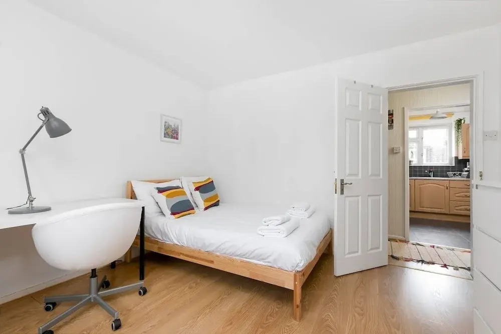 Modern Spacious Home In Well Connected Hammersmith
