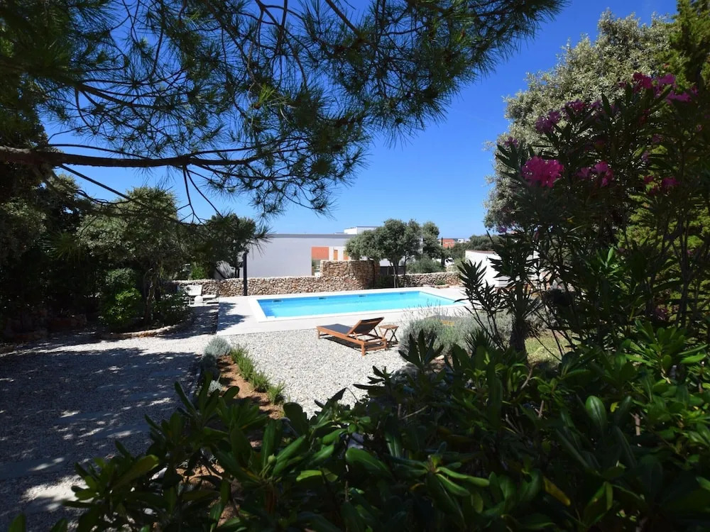 Island Escape With Pool