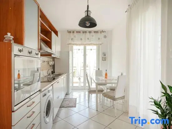 Mistral Suite Apartment - free private car park