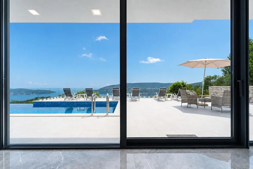 Pool Villa Luxoria Trebesin