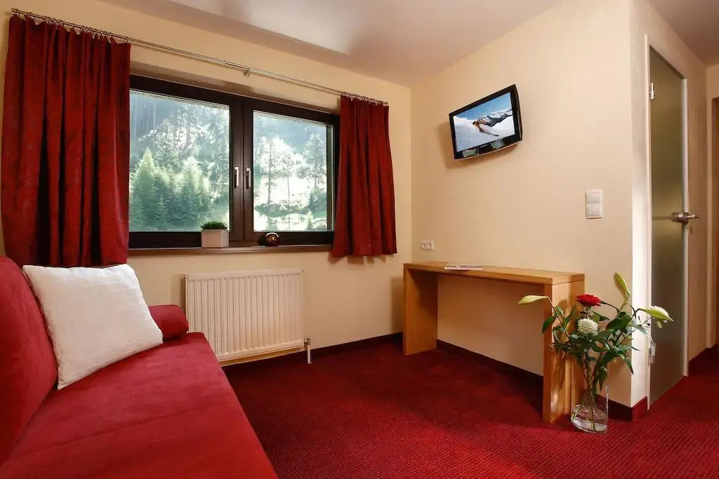 Hotel Garni Maria Theresia - Official Ötztal Summer Card Partner