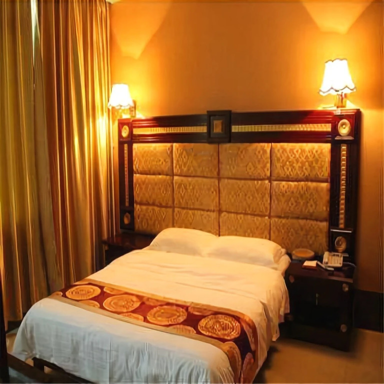 Huayi Youjia Hotel (Shaoguan Qujiang District Nanhua Temple)
