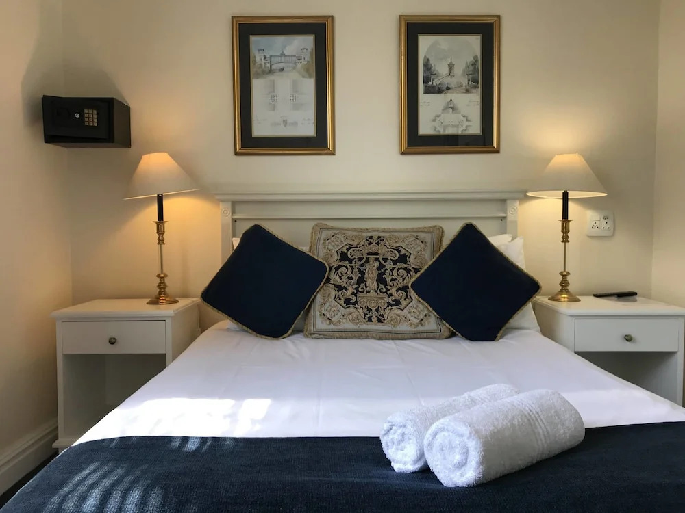 Altona Lodge