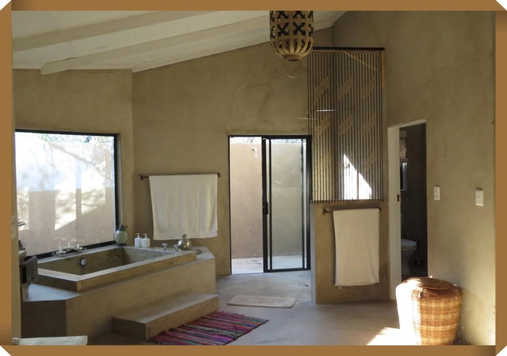 Foxy Crocodile Bush Lodge & Kruger Safaris